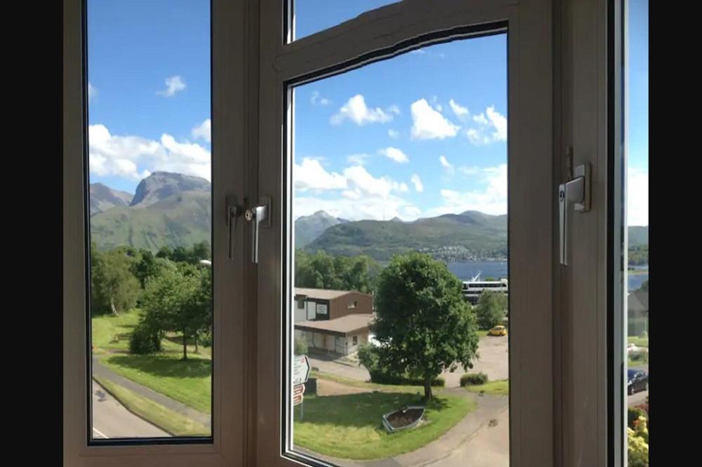 Caledonian Canal Top Floor Flat, View Of Ben Nevis Fort William Exterior photo