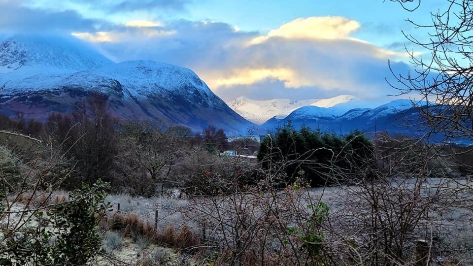 Caledonian Canal Top Floor Flat, View Of Ben Nevis Fort William Exterior photo